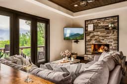 Three Oaks Retreat - Image 4