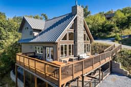 HotTub/FirePit/GameRoom/Theater/VIEWS/Sleeps10! - Image 2