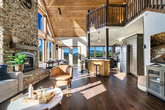 HotTub/FirePit/GameRoom/Theater/VIEWS/Sleeps10! - Image 1