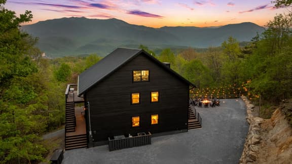 Garrett Lodge - Image 1